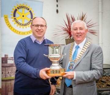 Ken presents cup to Roy